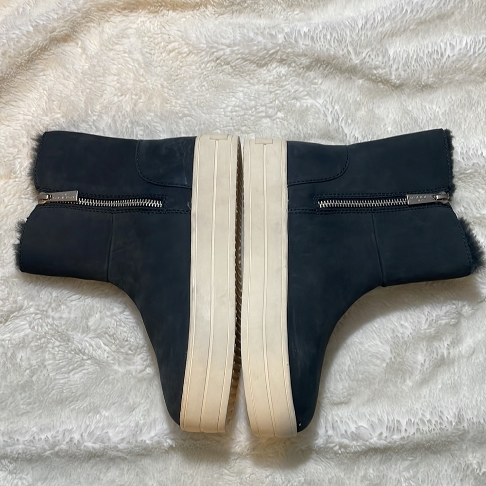 J/Slides Booties‎ - Picture 3 of 7